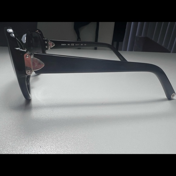 LOUIS VUITTON
Black Speckling Acetate Frame Soupcon Sunglasses-Z0682W - Picture 4 of 7